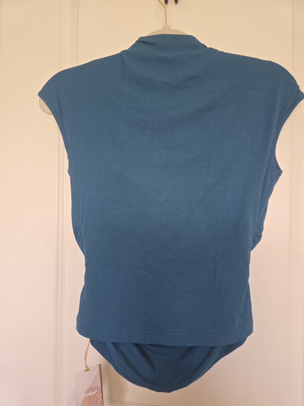 OGL Eco-SkinKiss® SkinKiss Mockneck Ruched Cropped Bra Top - Picture 6 of 7